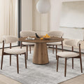 Lot de quatre chaises beige avec dossier rigide, tissu confortable et pieds bois